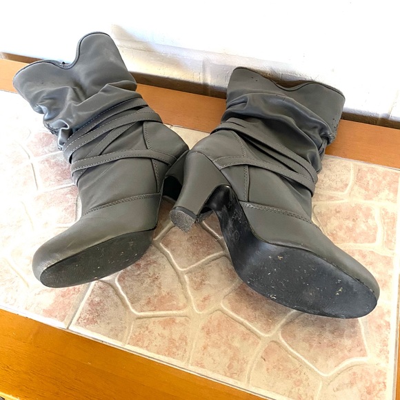 Gray heeled boots US size 7  strappy, short boots - Picture 3 of 6